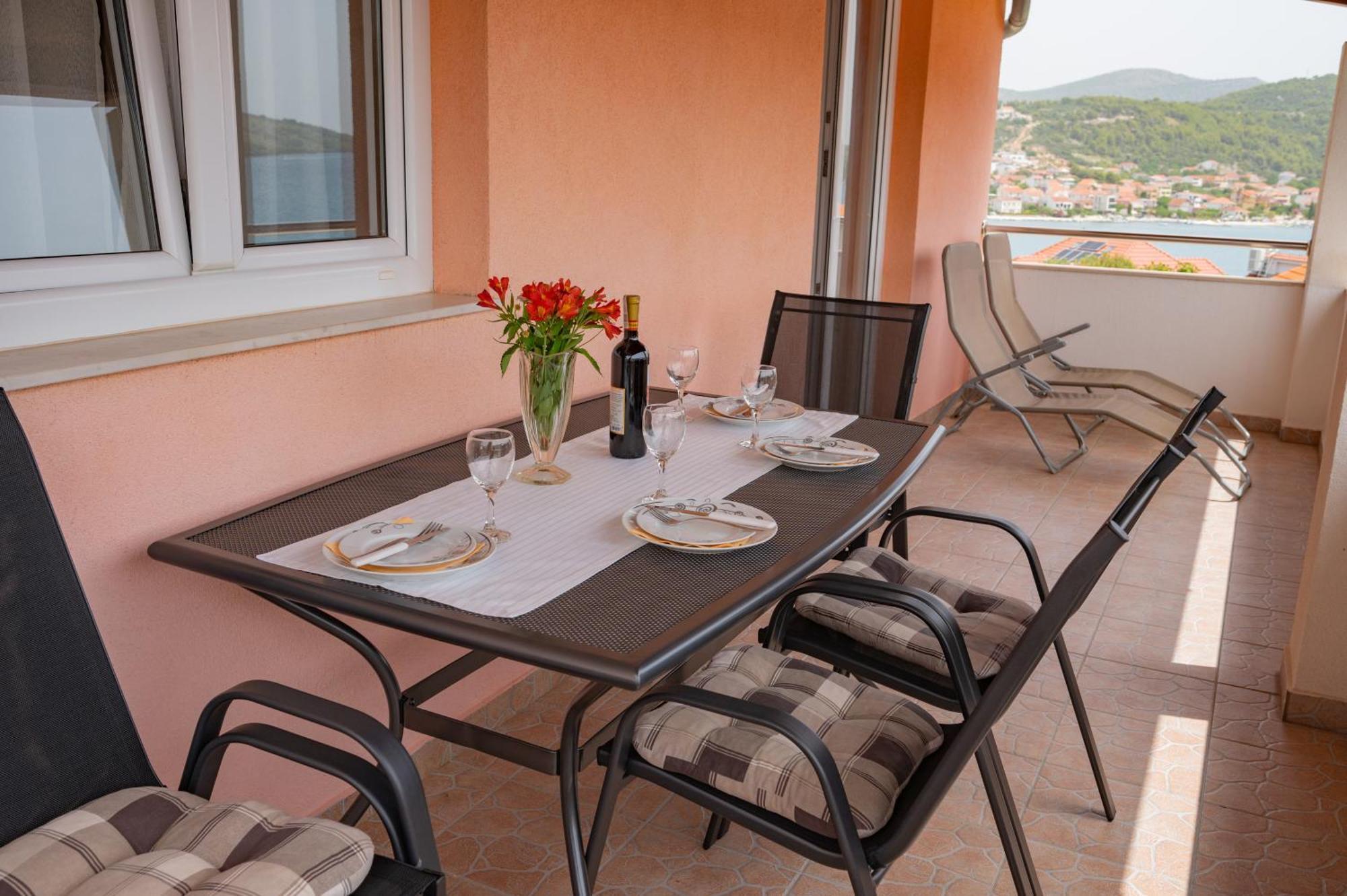 Apartments Iva Marina Exterior photo